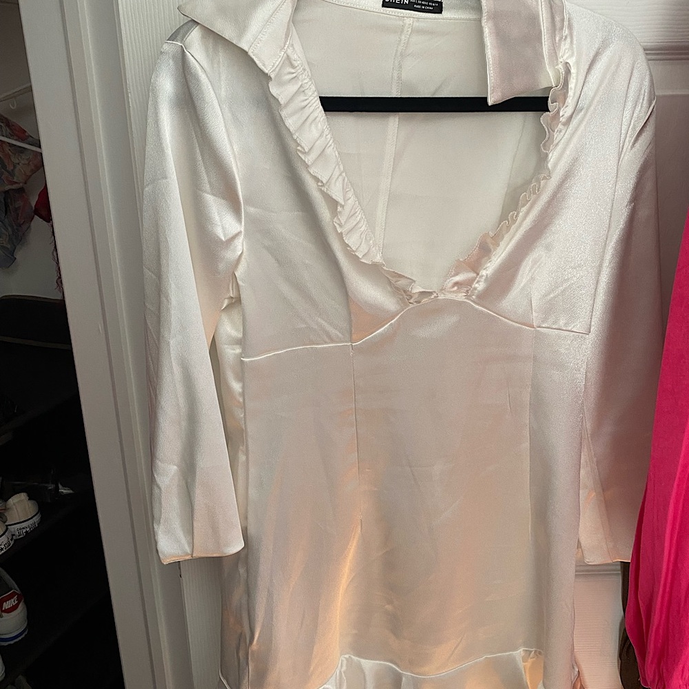White ruffled dress y2k